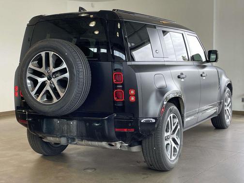 2024 Land Rover Defender 110 P400 X-Dynamic SE