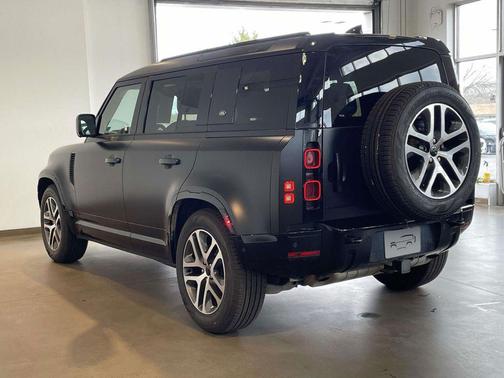 Santorini Black Metallic 2024 Land Rover Defender 110 P400 X-Dynamic SE