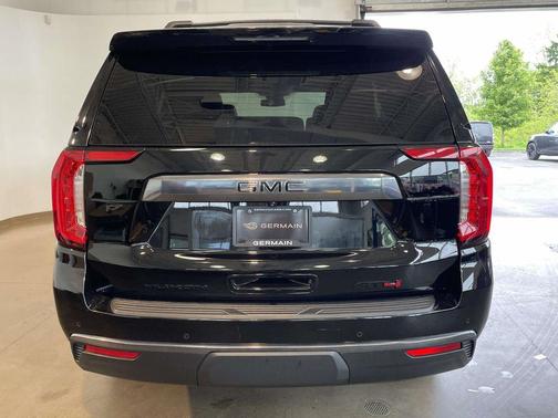 Onyx Black 2023 GMC Yukon 4WD AT4