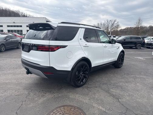 Fuji White 2025 Land Rover Discovery P300 S