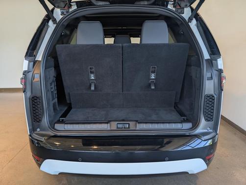 2025 Land Rover Discovery P360 Dynamic SE