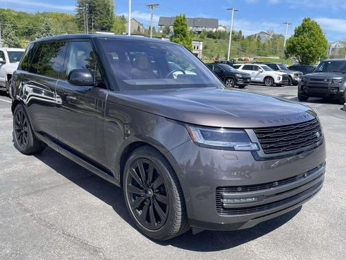 Charente Grey Premium Metallic 2023 Land Rover Range Rover P400 SE