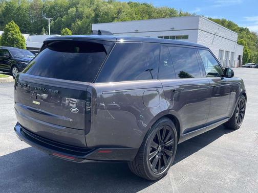 Charente Grey Premium Metallic 2023 Land Rover Range Rover P400 SE