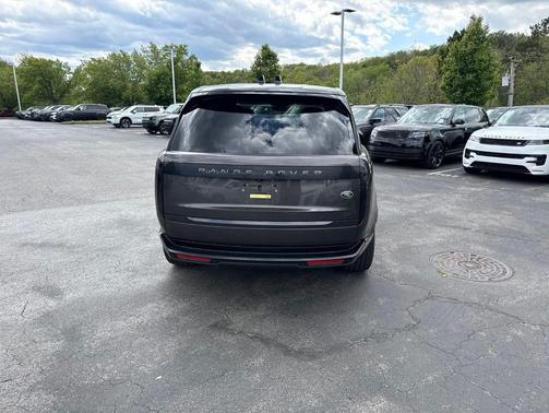 Charente Grey Premium Metallic 2023 Land Rover Range Rover P400 SE