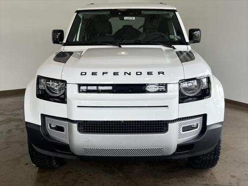 2025 Land Rover Defender 110 P300