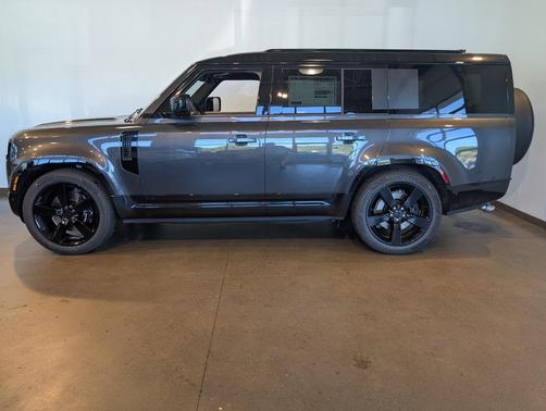 2026 Land Rover Defender V8