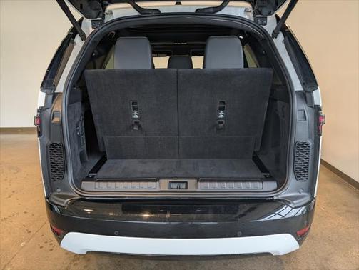 2022 Land Rover Discovery P300 S R-Dynamic