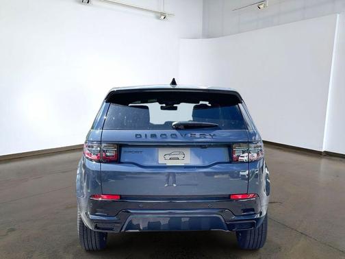Varesine Blue Metallic 2026 Land Rover Discovery Sport Landmark