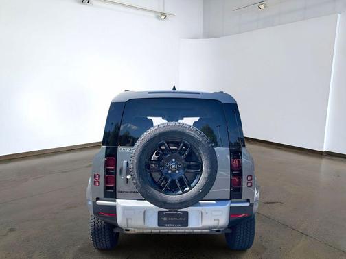 Silicon Silver Premium Metallic 2025 Land Rover Defender 110 P300