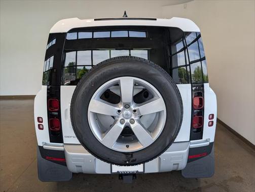 2025 Land Rover Defender 110 P300