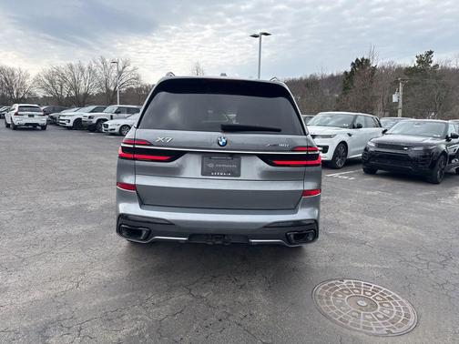 Skyscraper Grey Metallic 2023 BMW X7 xDrive40i