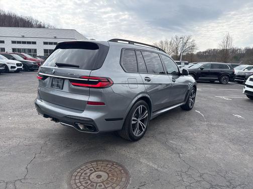 Skyscraper Grey Metallic 2023 BMW X7 xDrive40i
