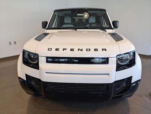 2025 Land Rover Defender 130 P400 X-Dynamic SE