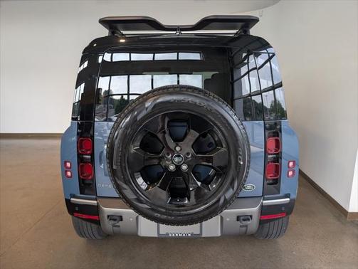 2023 Land Rover Defender 110 X-Dynamic SE
