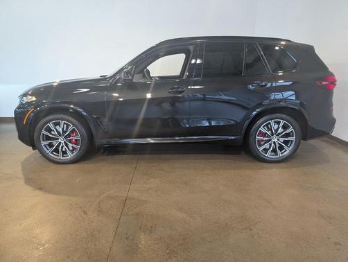 2025 BMW X5 M60i
