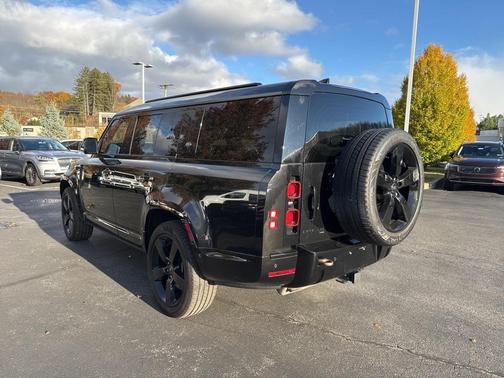 2023 Land Rover Defender 130 X-Dynamic SE