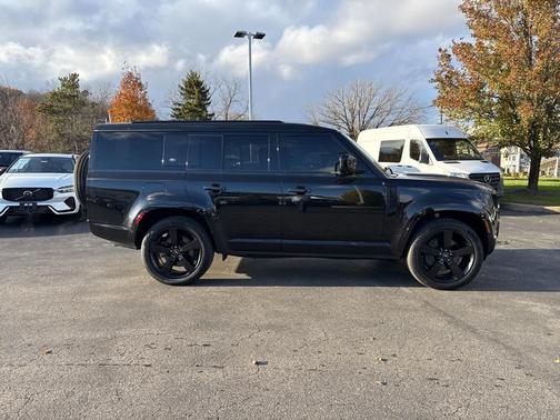 2023 Land Rover Defender 130 X-Dynamic SE