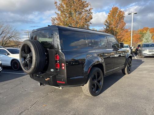 2023 Land Rover Defender 130 X-Dynamic SE