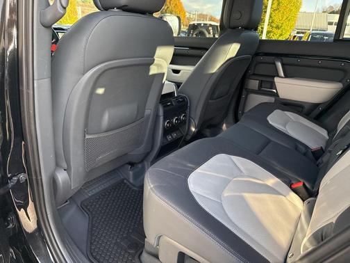 2023 Land Rover Defender 130 X-Dynamic SE