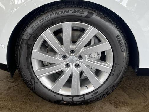 2025 Land Rover Range Rover P400 SE