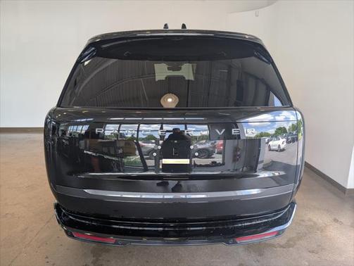 2025 Land Rover Range Rover P400 SE 7 Seat