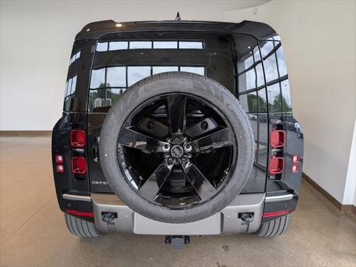 2025 Land Rover Defender 110 P400 X-Dynamic SE