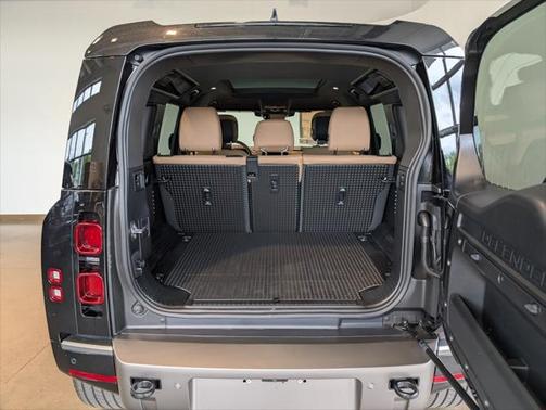2025 Land Rover Defender 110 P400 X-Dynamic SE