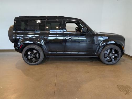 2025 Land Rover Defender 110 P400 X-Dynamic SE