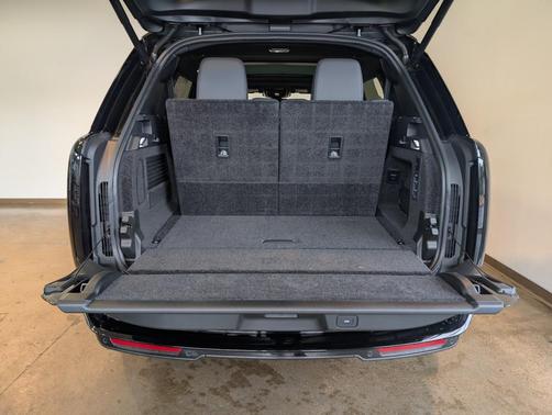 2025 Land Rover Range Rover P400 SE 7 Seat