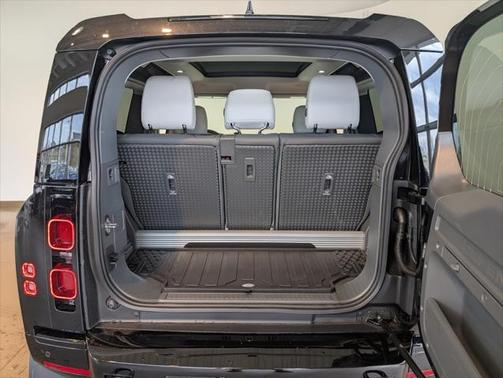 2025 Land Rover Defender 90 P400 X-Dynamic SE