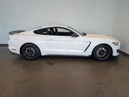 2016 Ford Shelby GT350 Base