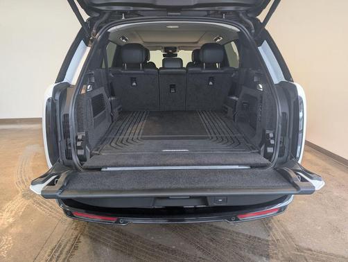 2025 Land Rover Range Rover P530 SE 7 Seat