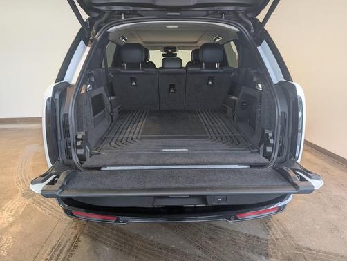 Fuji White 2025 Land Rover Range Rover P530 SE 7 Seat