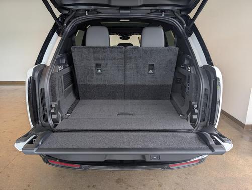 2025 Land Rover Range Rover P530 SE 7 Seat
