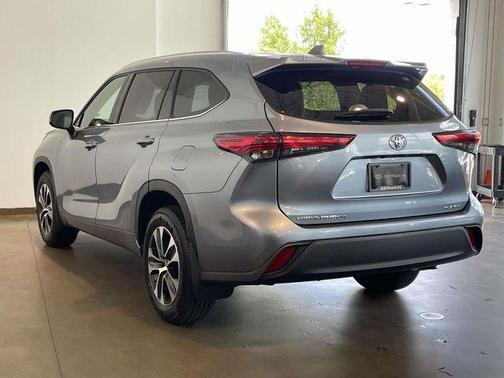 Moon Dust 2021 Toyota Highlander XLE