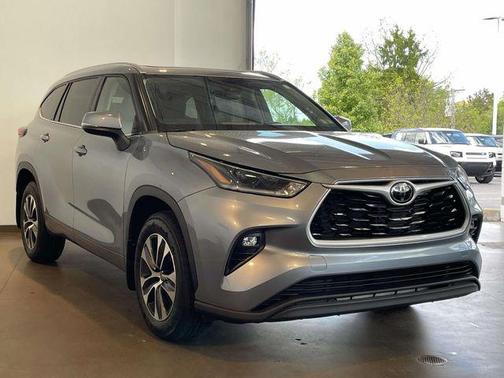Moon Dust 2021 Toyota Highlander XLE