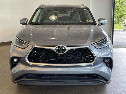 Moon Dust 2021 Toyota Highlander XLE