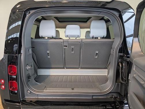 2025 Land Rover Defender 90 P400 X-Dynamic SE
