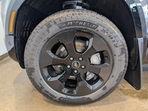 2025 Land Rover Defender 90 P400 X-Dynamic SE