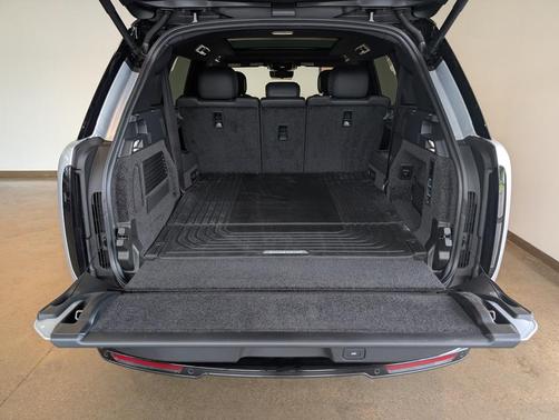 2025 Land Rover Range Rover P400 SE 7 Seat