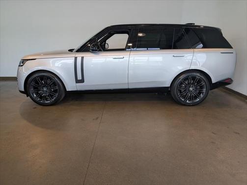 2025 Land Rover Range Rover P400 SE 7 Seat