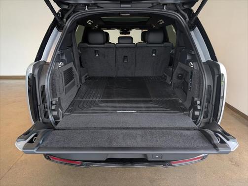 2025 Land Rover Range Rover P400 SE 7 Seat