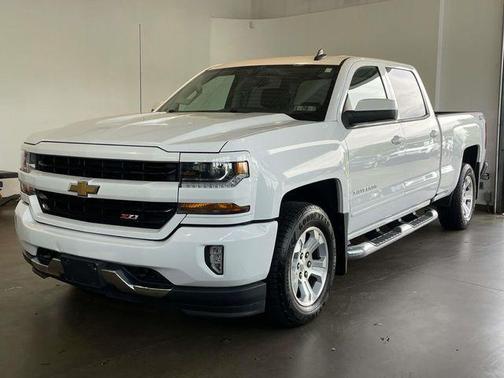 Summit White 2018 Chevrolet Silverado 1500 2LT