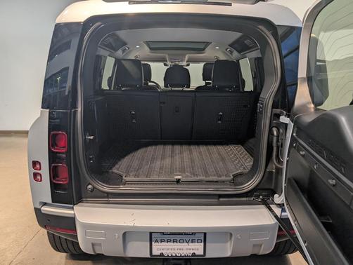 2023 Land Rover Defender 110 SE