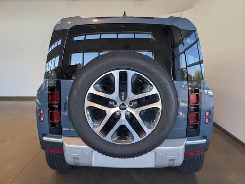 2025 Land Rover Defender 110 P400 S