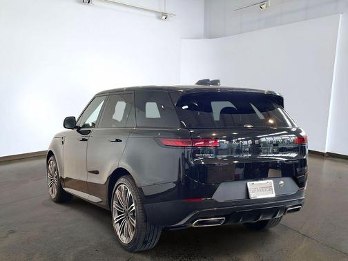 Santorini Black 2026 Land Rover Range Rover Sport SE