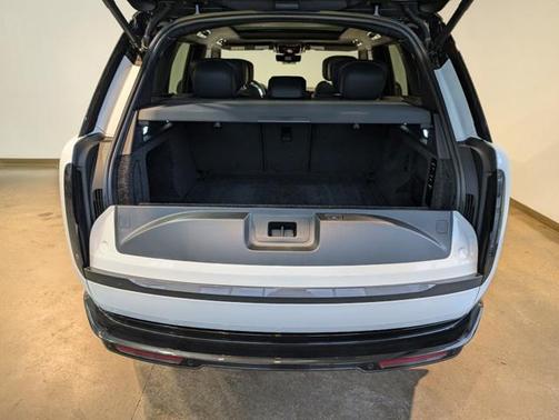 2025 Land Rover Range Rover P550e Autobiography