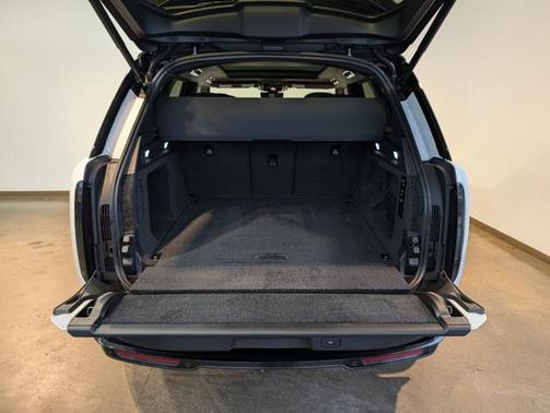 2025 Land Rover Range Rover P550e Autobiography