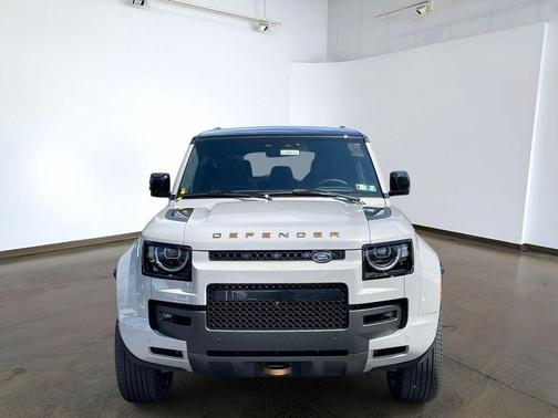 Borasco Grey Metallic 2026 Land Rover Defender P635 OCTA