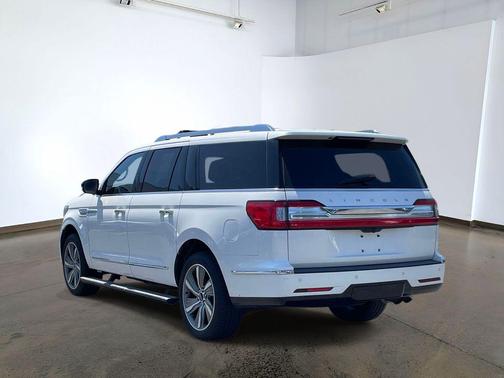 White Platinum Clearcoat 2018 Lincoln Navigator L Reserve